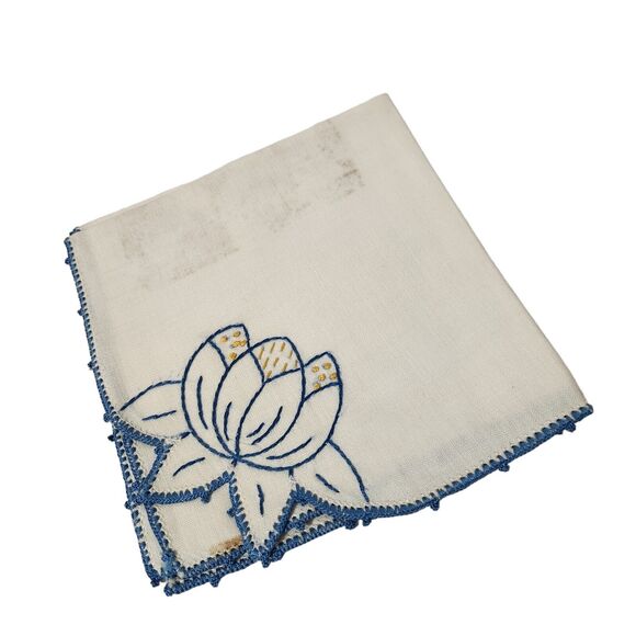 VTG 1970 EMBROIDERED NAPKIN SET 4 LOTUS FLOWER BLUE YELLOW HANKIE BRIDAL LINEN - Picture 2 of 7